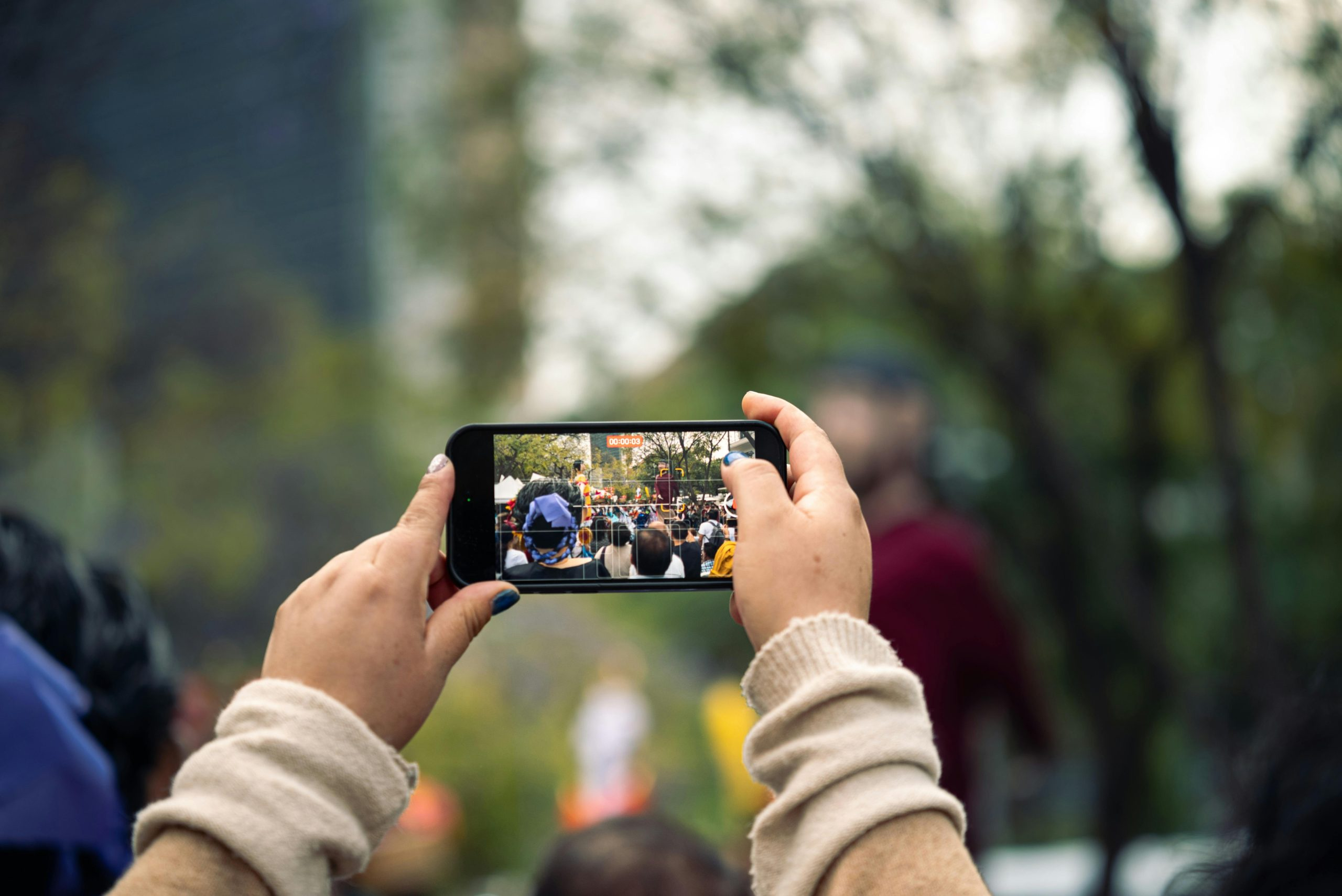 Wearable Cameras: Capturing Life Hands-Free