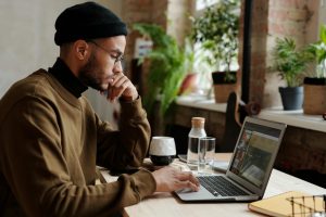 Smart Glasses in the Workplace: Boosting Productivity and Safety